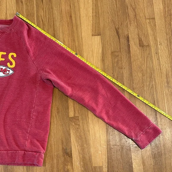 *last chance* NFL Team Apparel | Women’s Red Chiefs Sweatshirt - Picture 9 of 16